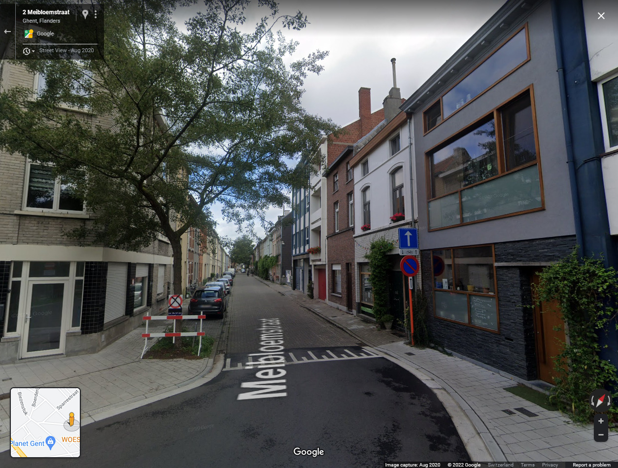 Google Street view of the narrow street where the measured position drifted a lot